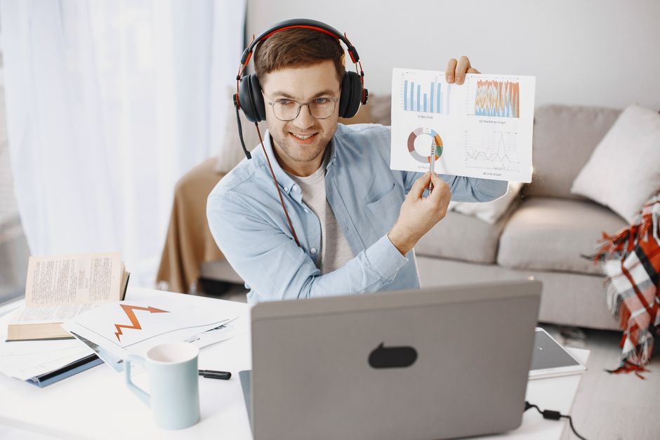 Team bei der Planung von Online-Marketing Strategien