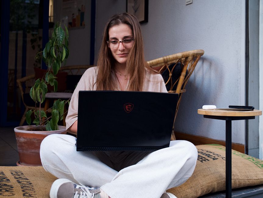 Porträt von Fatima Rahman, Social Media Managerin bei Nexqoralinpu